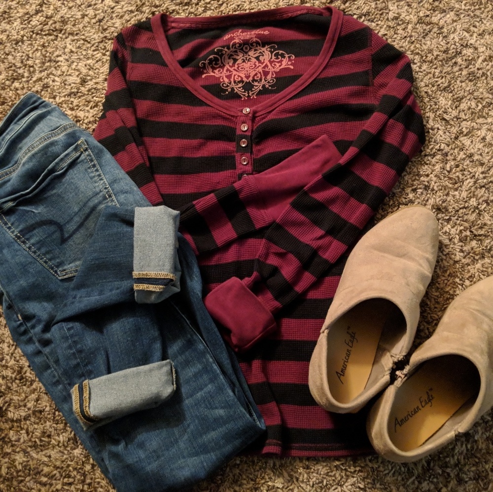 Long sleeve maroon and black top